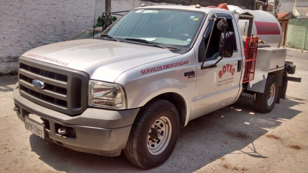 Caminhonete ROTEC de serviços emergenciais
